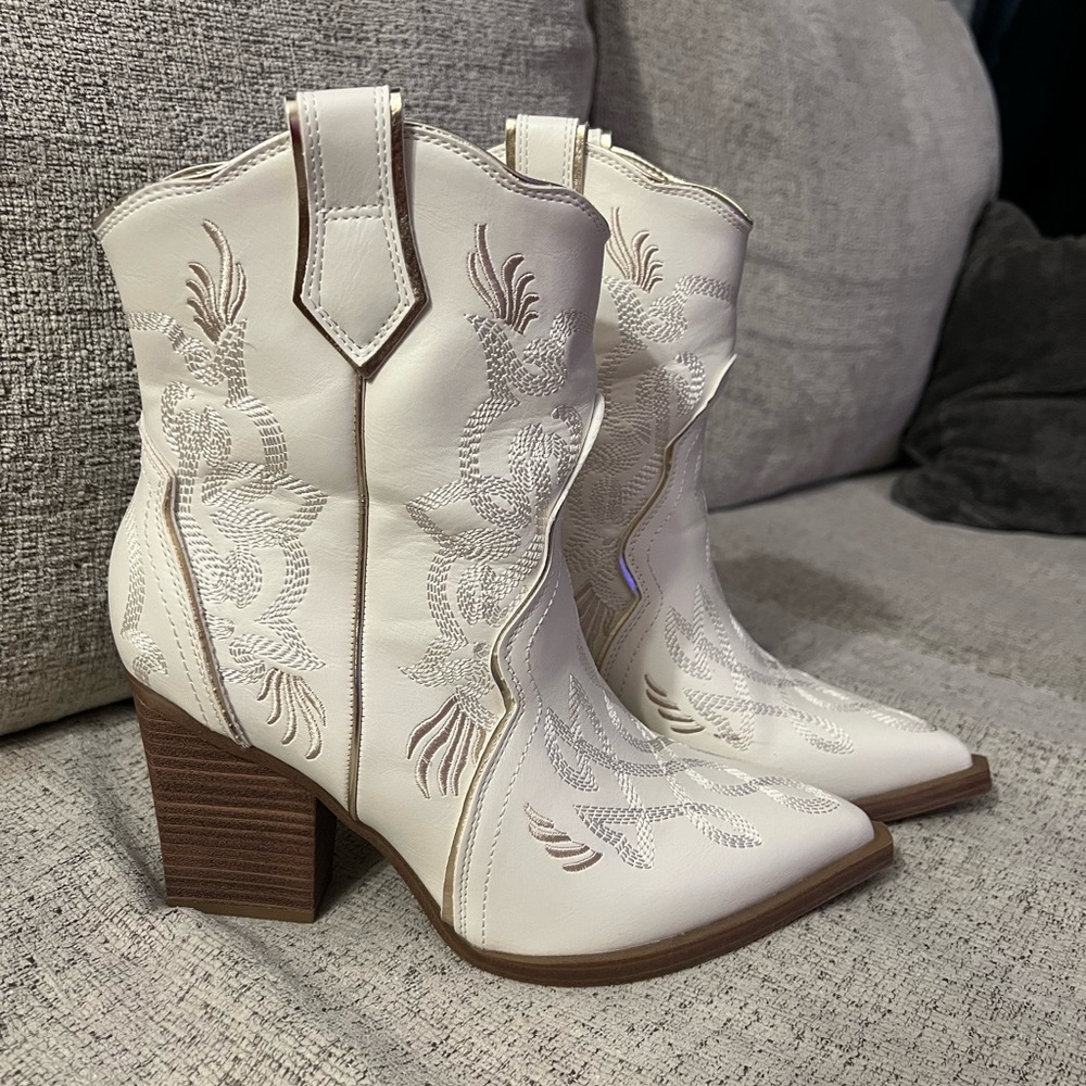 Women’s White Western Booties | Size 8